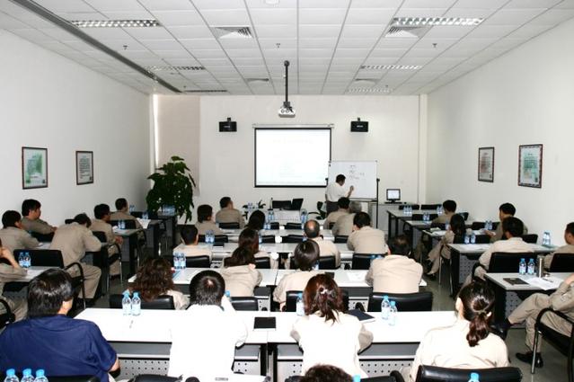 企业经营决策、财务管理与人事管理 系统性企业管理框架探析